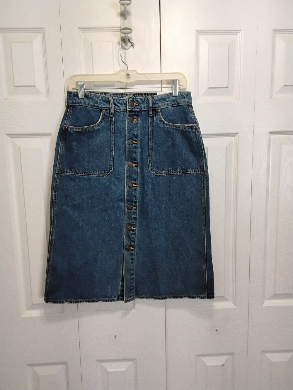 Old Navy Blue Denim Button-Front Skirt - Picture 2 of 10